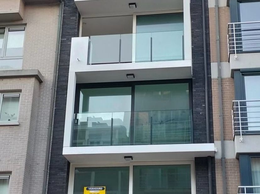 Parfait, moderne, énergétiquement efficace, nouvel appartement de 50m² pour personne seule H/F. Emplacement central. Vue sur mer et plage à 50 mètres.